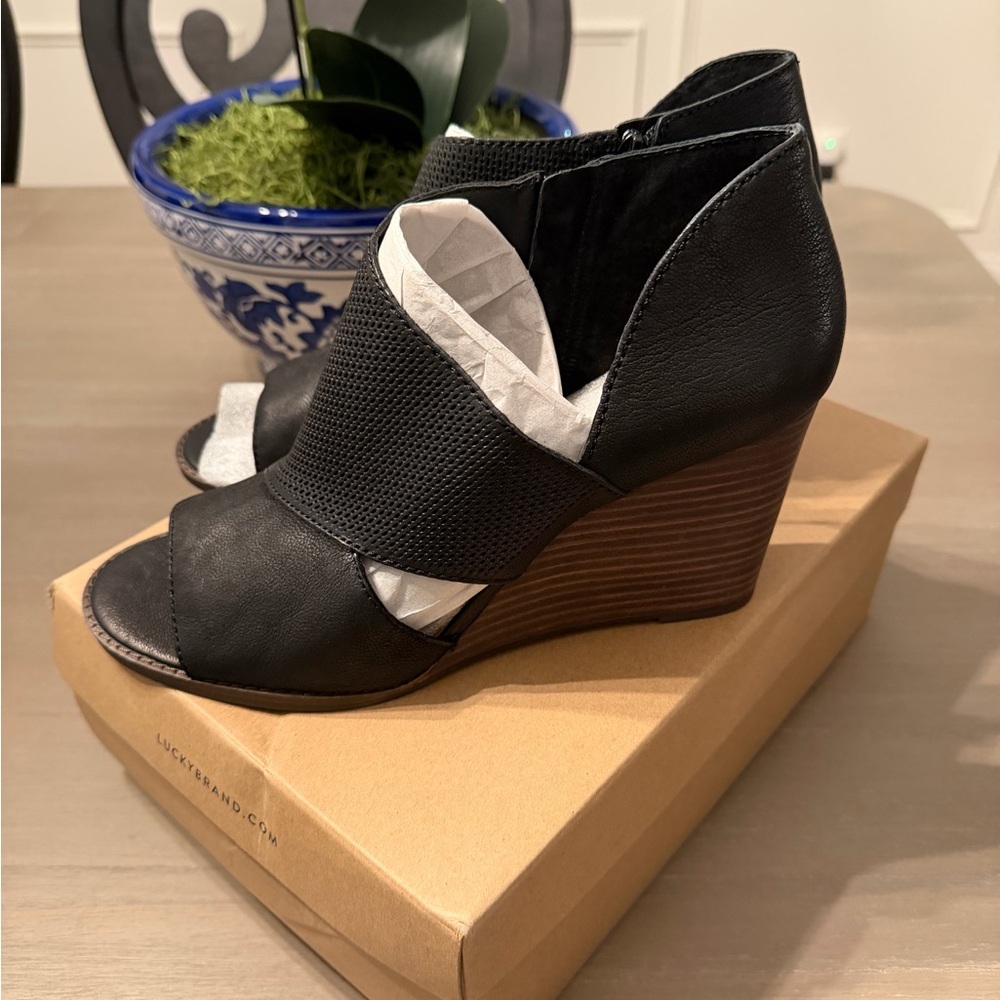 Lucky Brand Black Leather Wedges